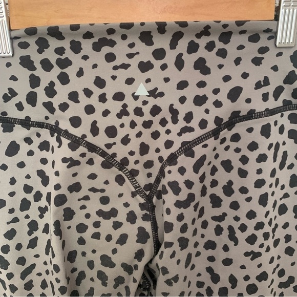 Balance Athletica/ Vitality Ascend Pant Kingdom Collection Snow Leopard Small - Picture 4 of 8